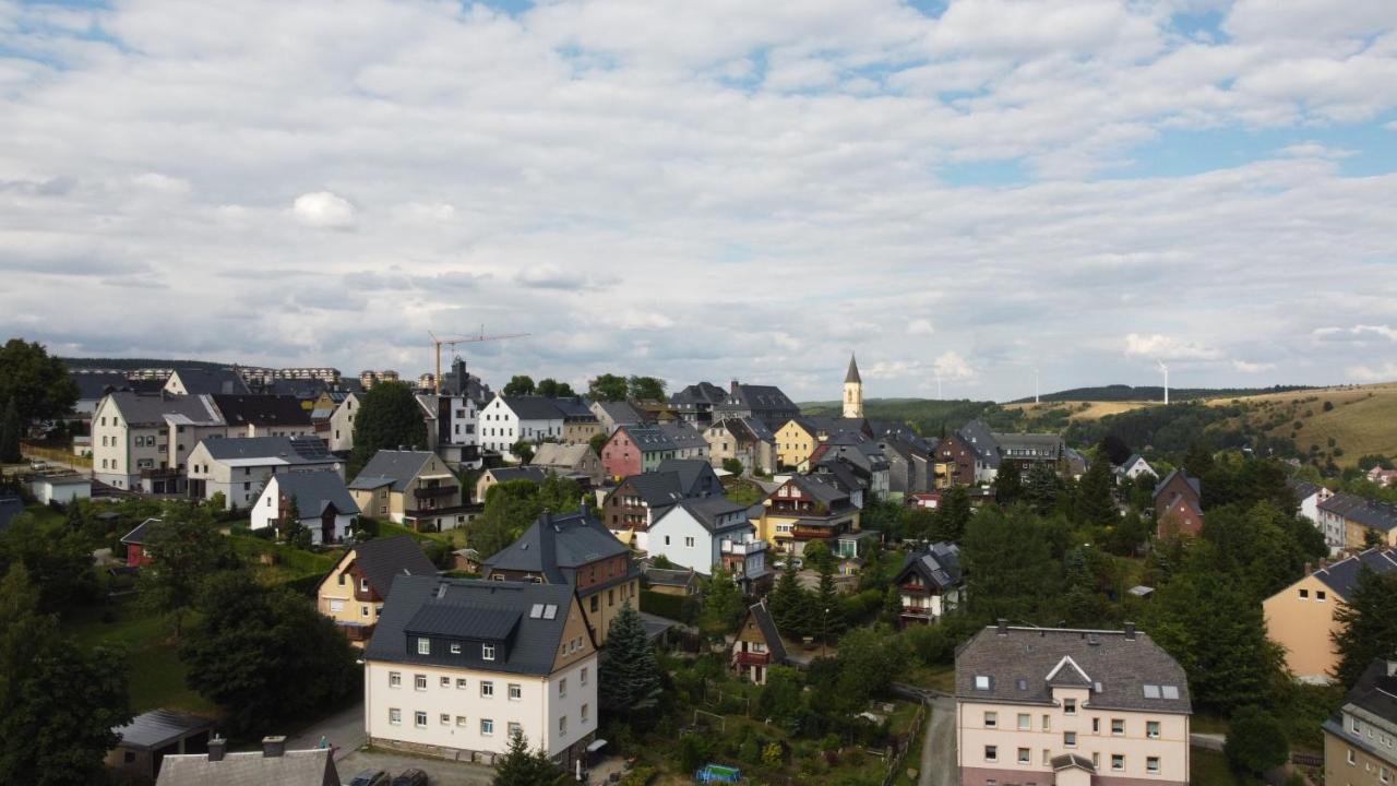 Ferienwohnungen Zauberberg, Schneehase & Glitzerhirsch Oberwiesenthal Luaran gambar